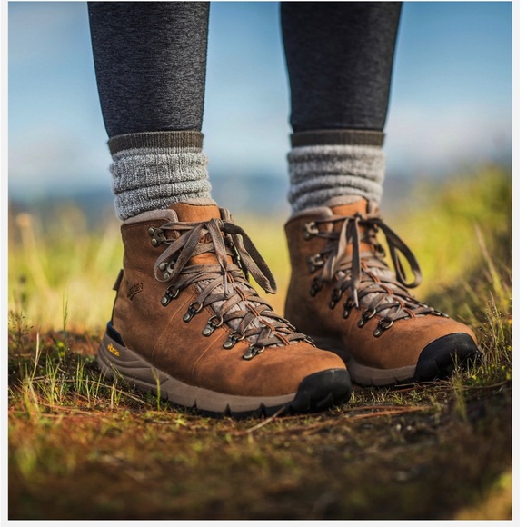 Danner Vibram Mountain 600 Hiking Boots - 7.5 - Picture 7 of 8